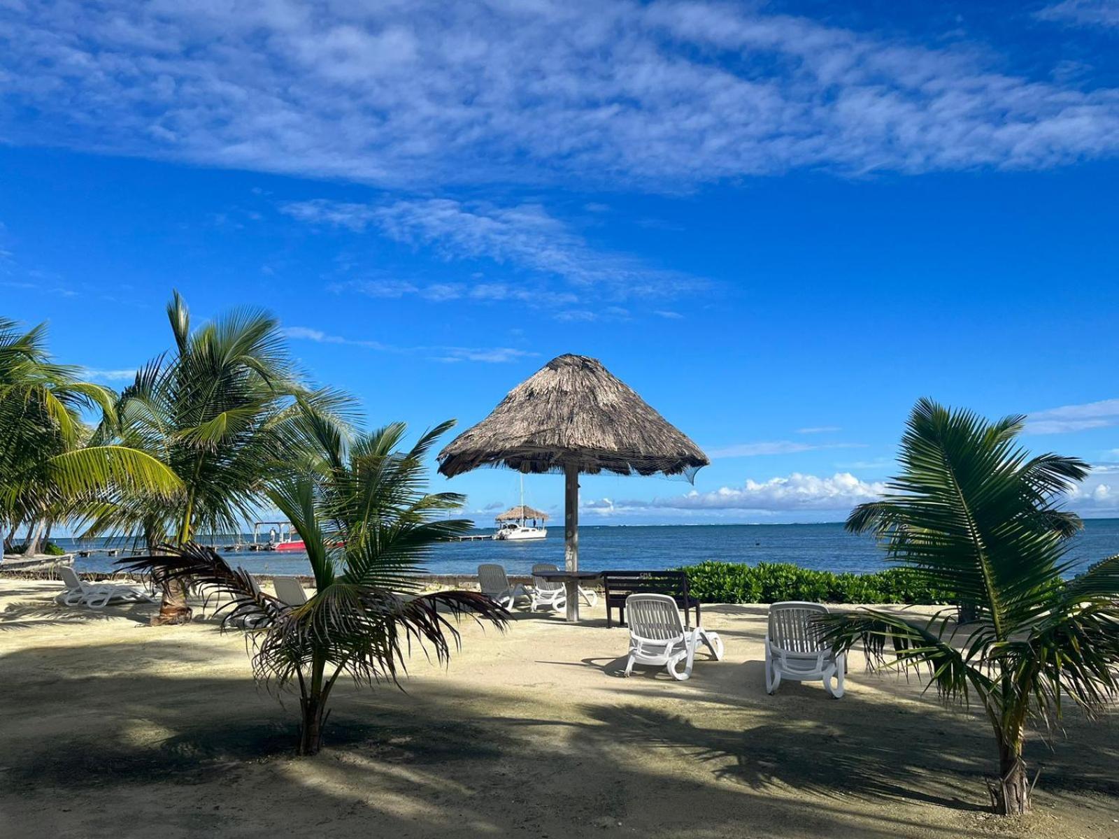 Captain Morgan'S Retreat San Pedro  Exteriör bild