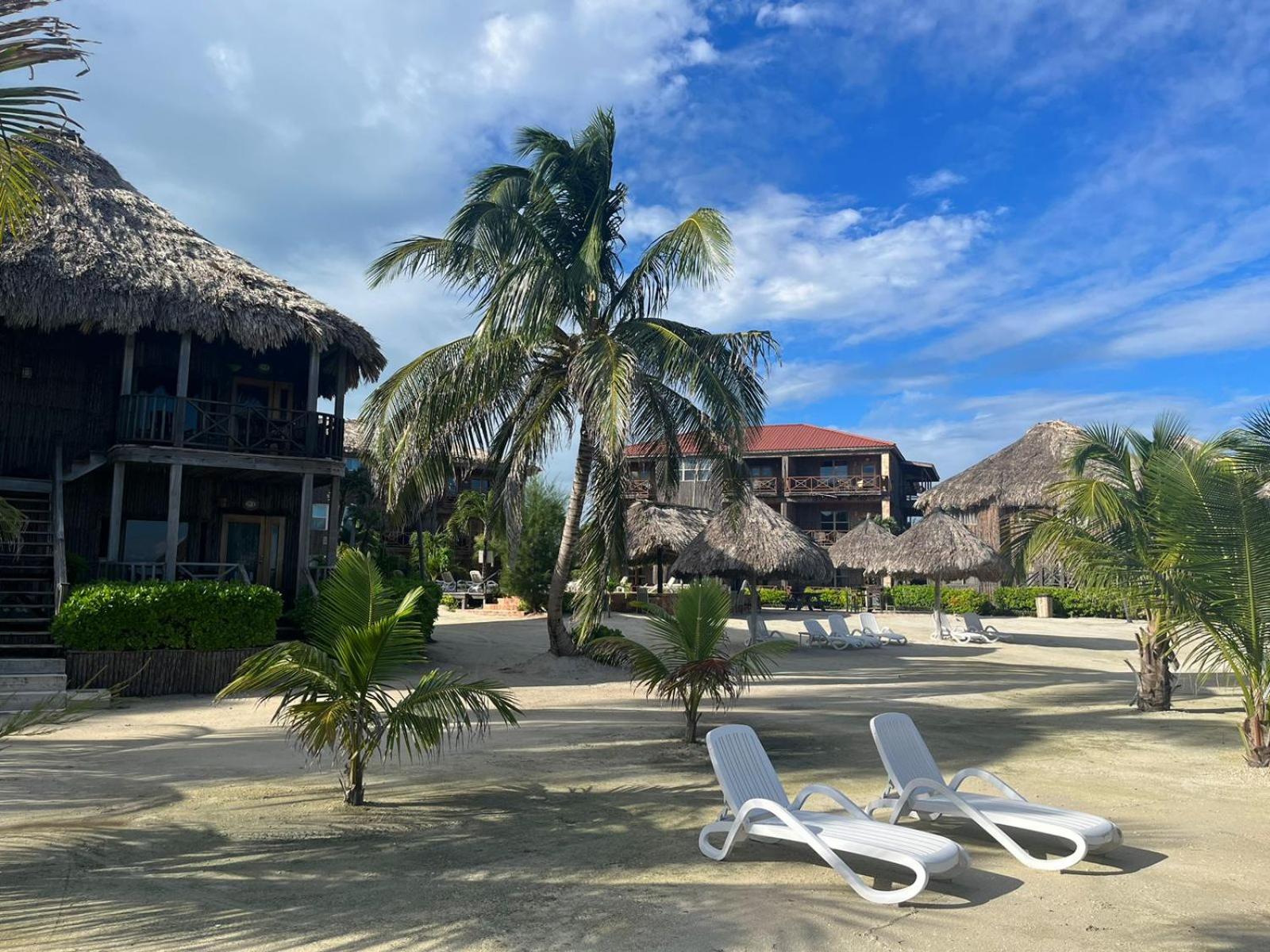 Captain Morgan'S Retreat San Pedro  Exteriör bild